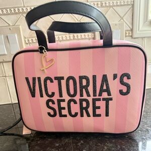 VS travel bag - NWT